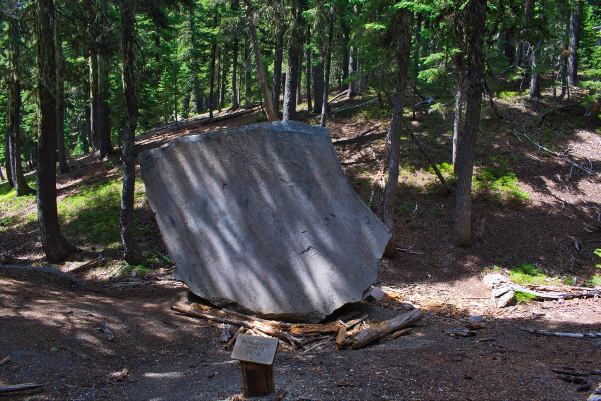 Moraine Lake Hike Image